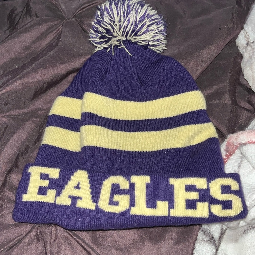 Beanie purple and gold with puff ball